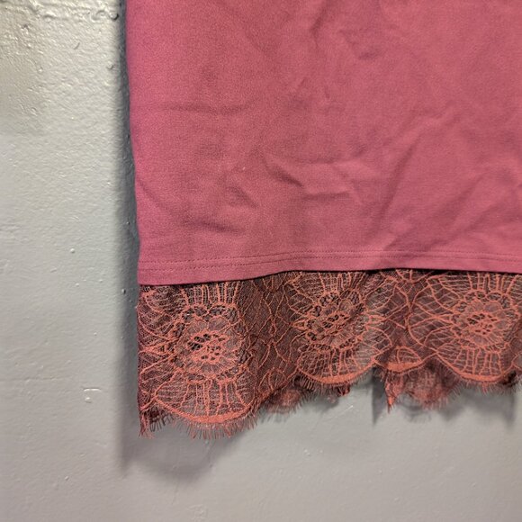 BNWT. Size 00 (10) Torrid Burgundy Skirt with Lace Bottom. - Picture 3 of 4